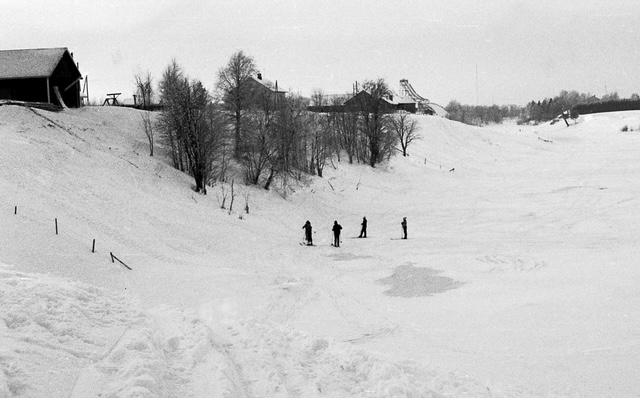 Hiihtämässä ”kolomosen” lenkkiä Lestijoen jäällä (Kari Känsälä, 1966)
